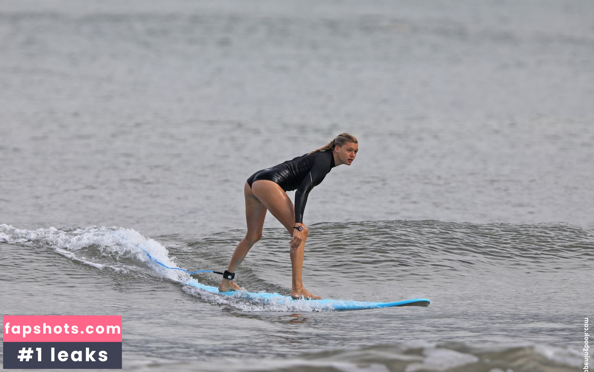 Kelly Rohrbach gallery photo #899