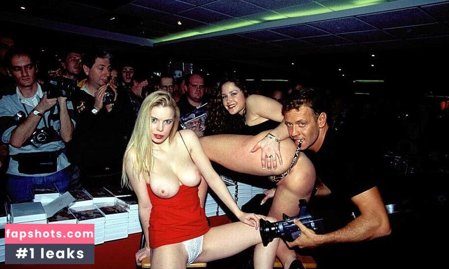 Kelly Stafford gallery photo #15