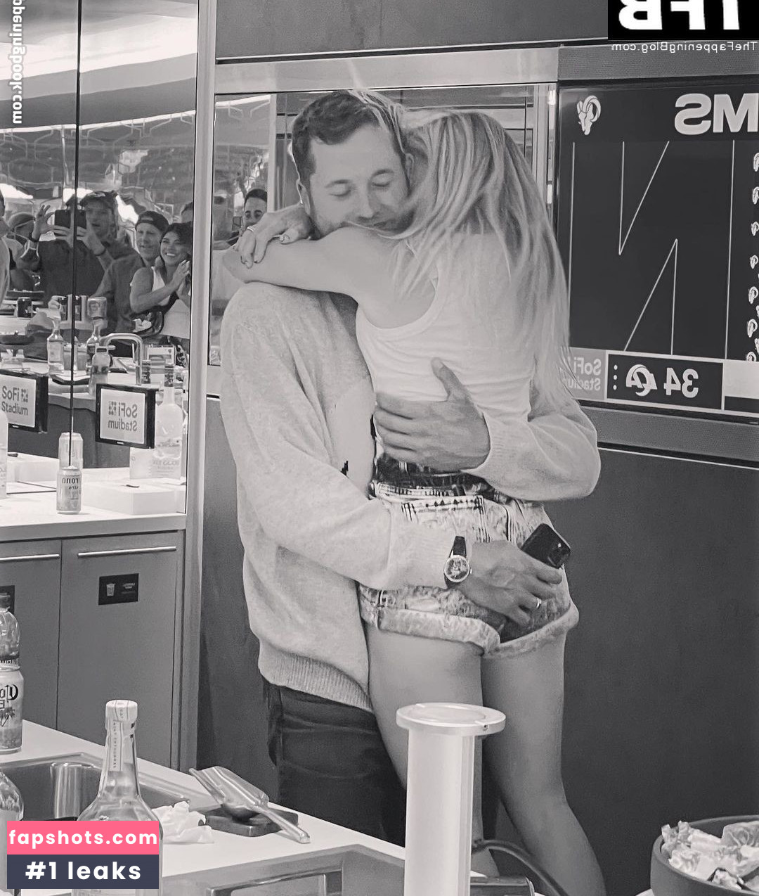 Kelly Stafford gallery photo #37