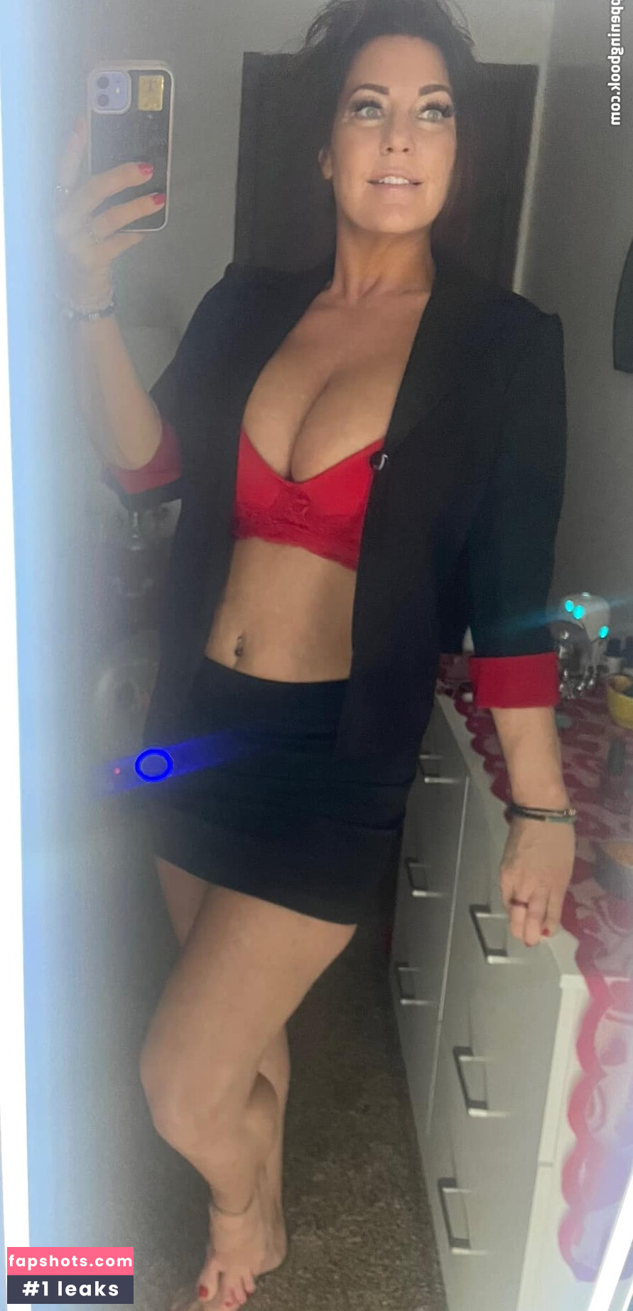 KellyK gallery photo #32