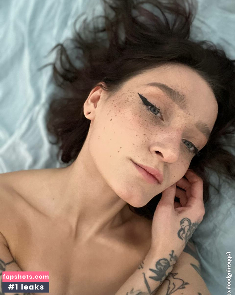 kellymay.wow nude babe gallery