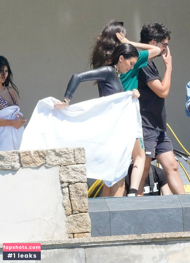 Kendall Jenner gallery photo #2025