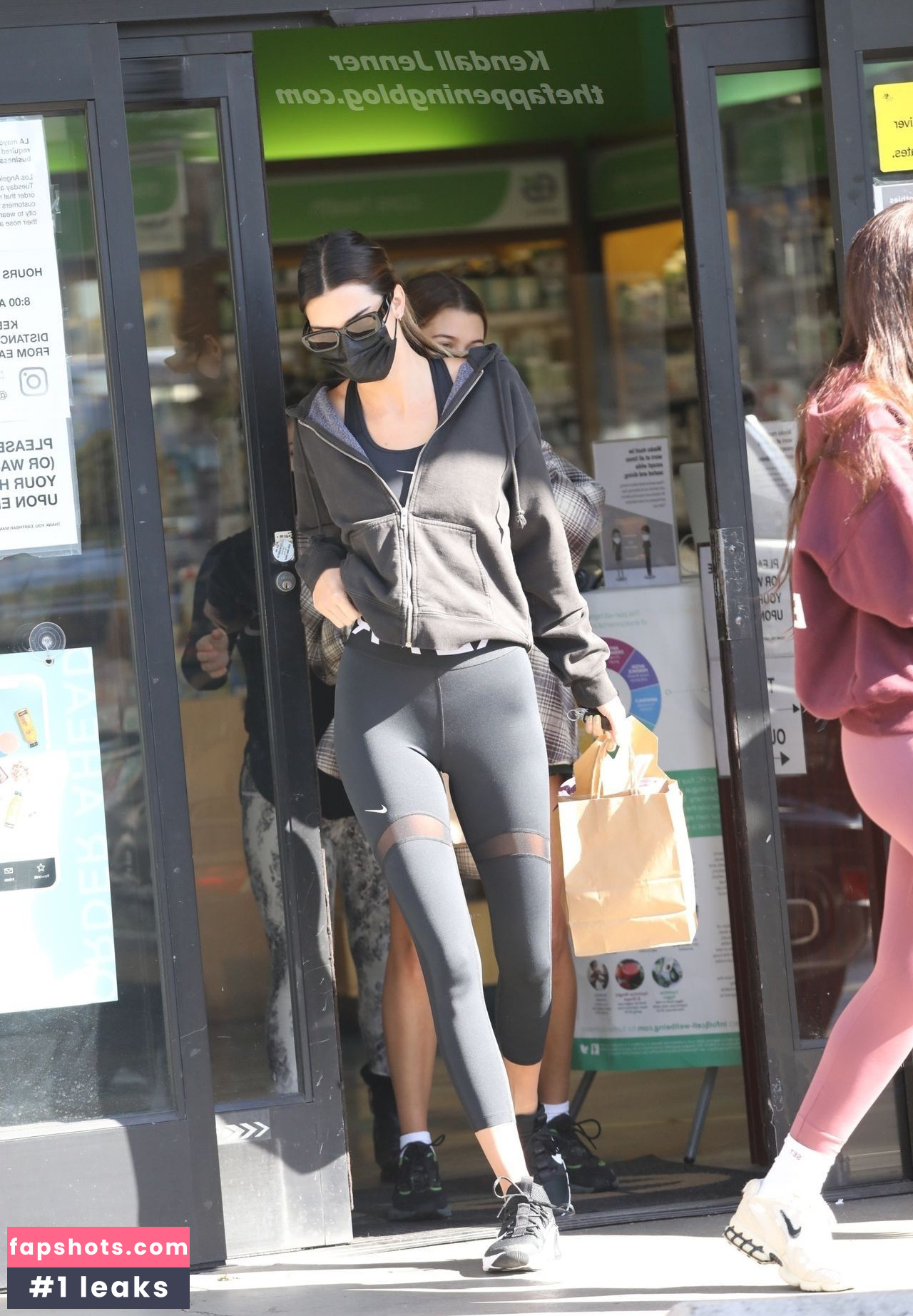 Kendall Jenner gallery photo #2575
