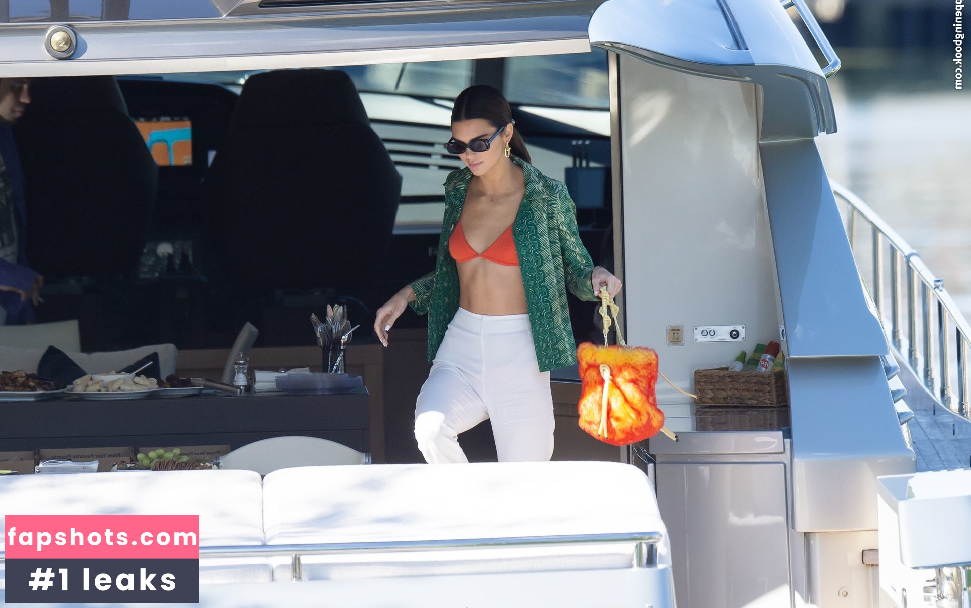 Kendall Jenner gallery photo #3000