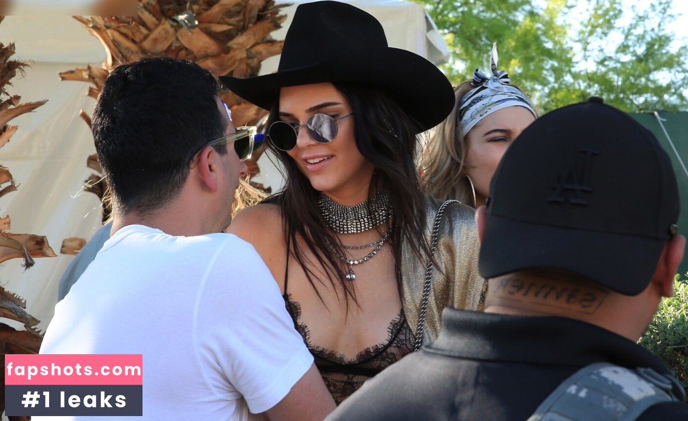 Kendall Jenner gallery photo #378