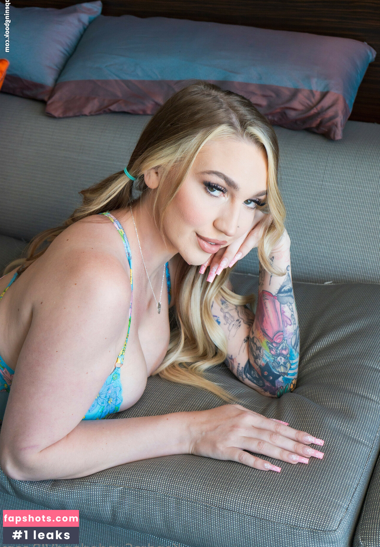 Kendra Sunderland gallery photo #151