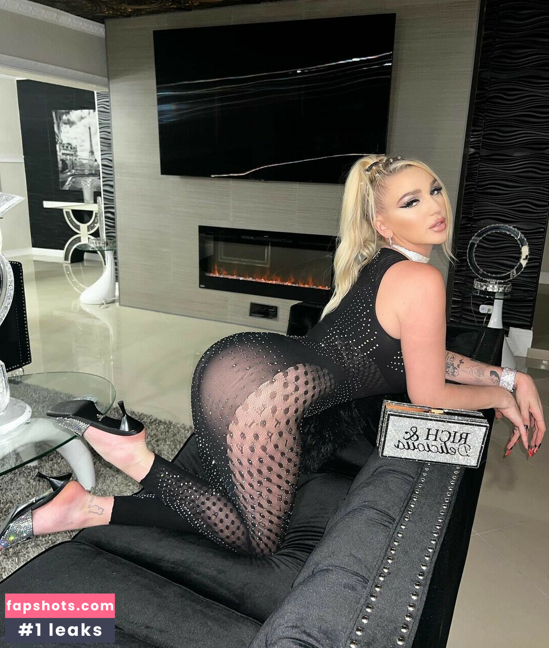 Kendra Sunderland gallery photo #371