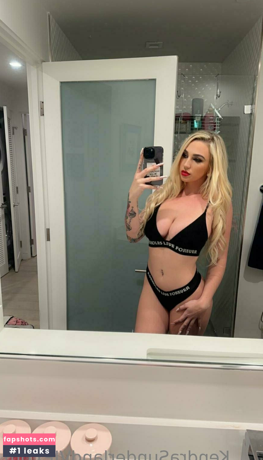 Kendra Sunderland gallery photo #384