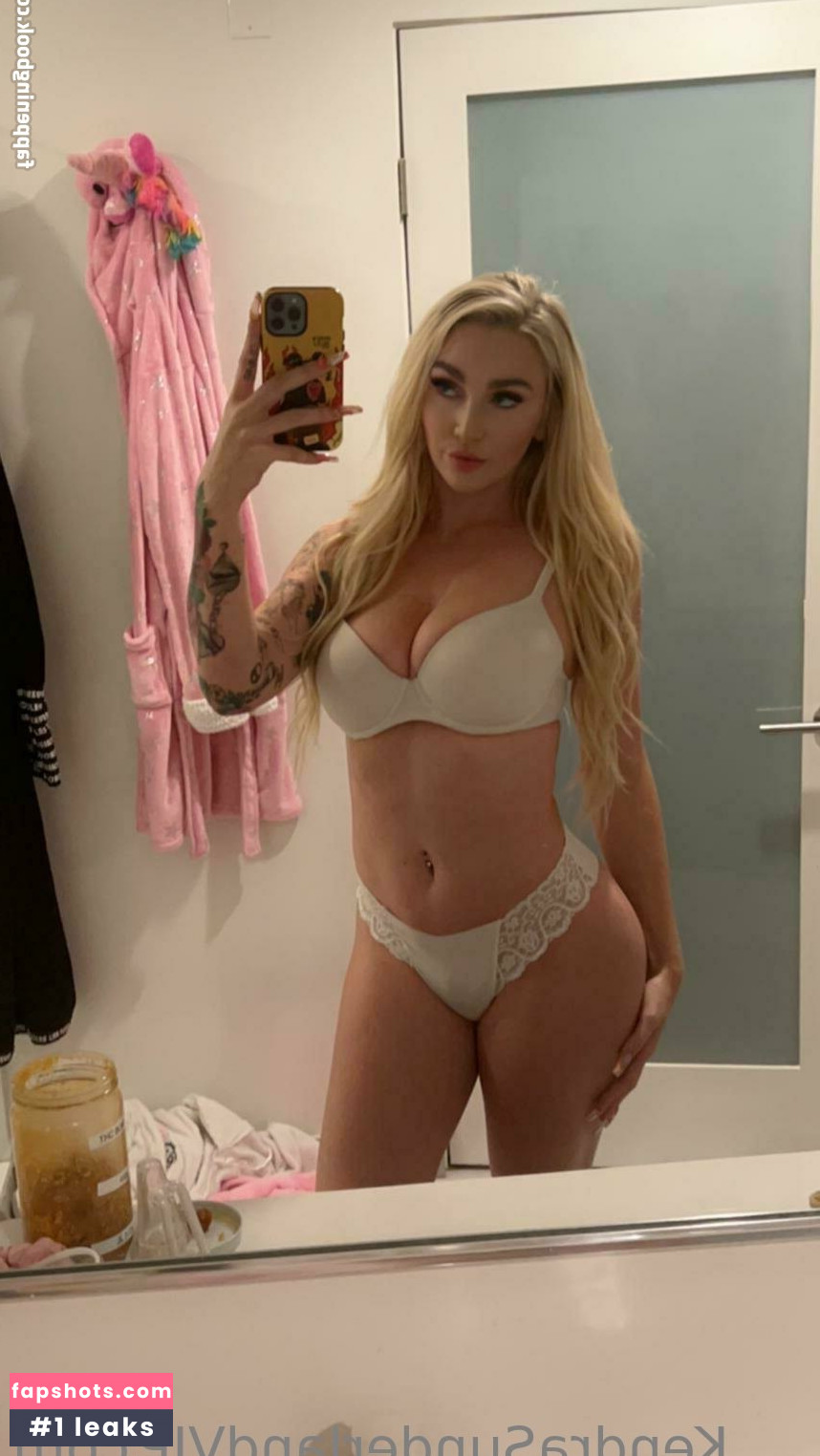 Kendra Sunderland gallery photo #406