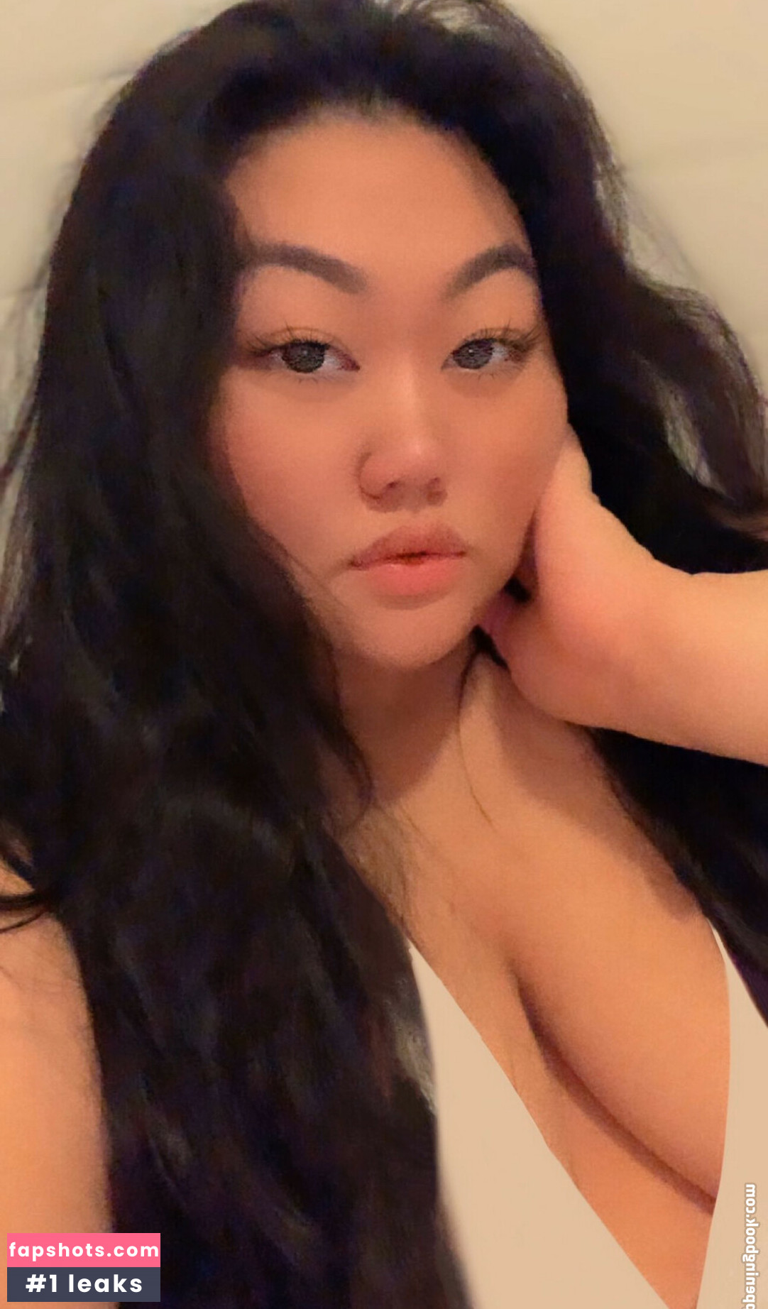 Kendra Vaaj nude babe gallery