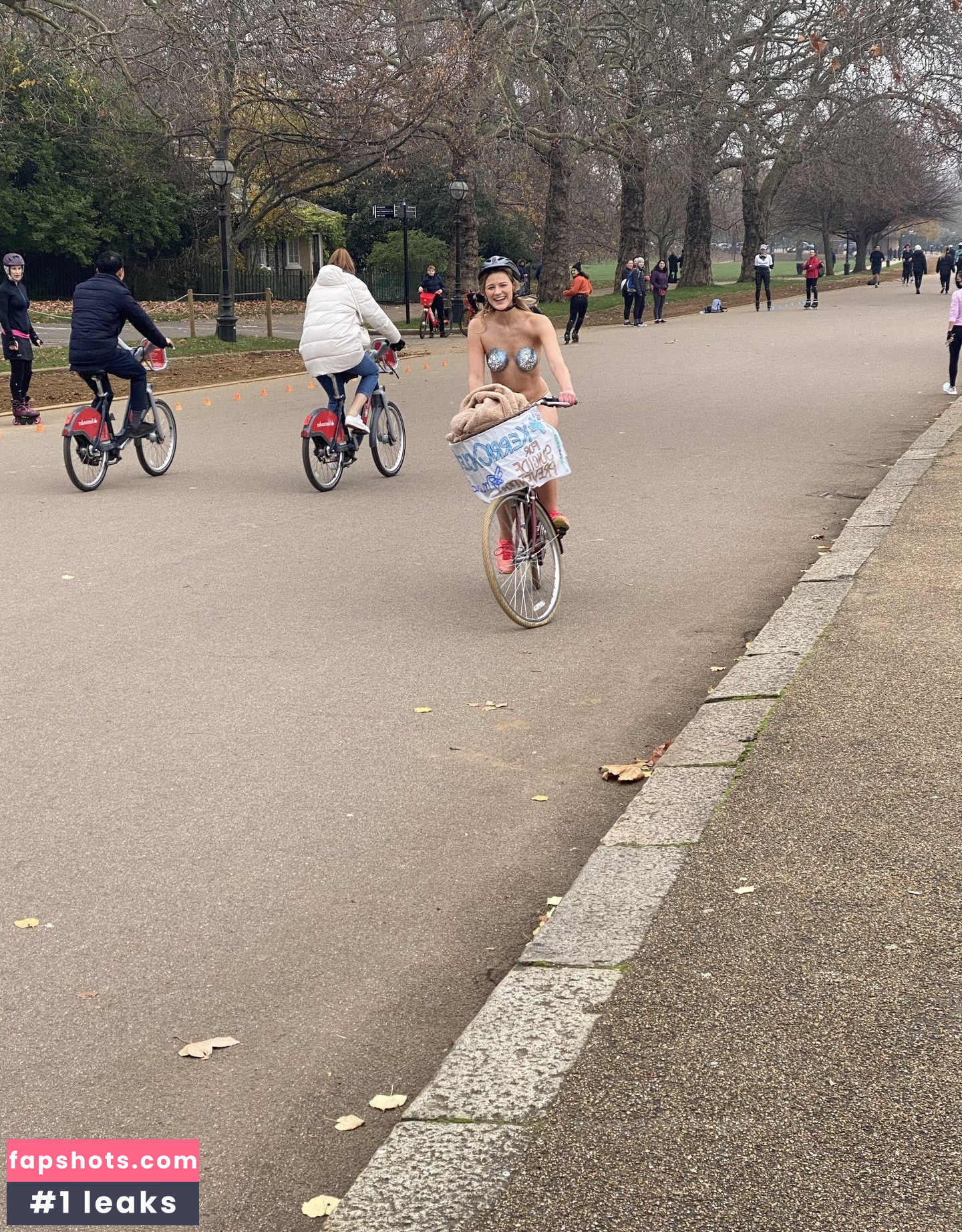 Kerri Barnes gallery photo #7