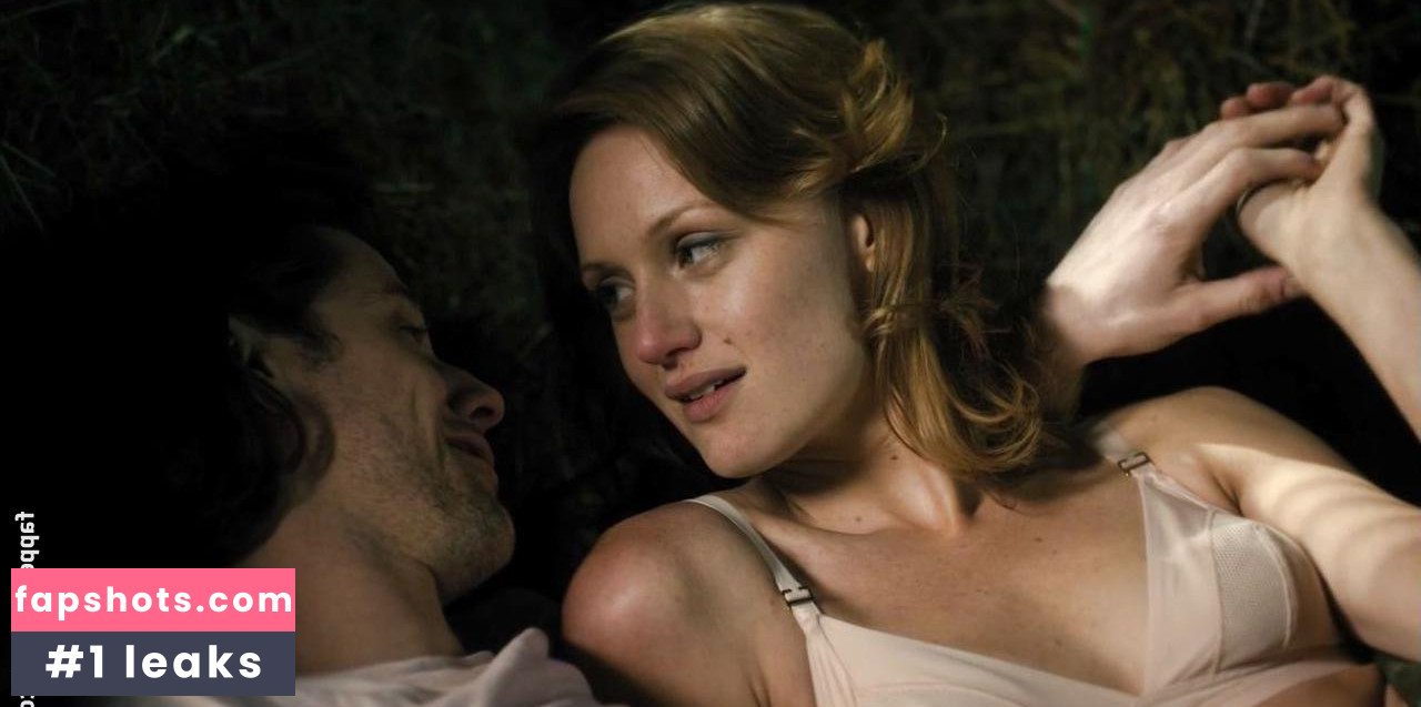 Kerry Bishé gallery photo #11