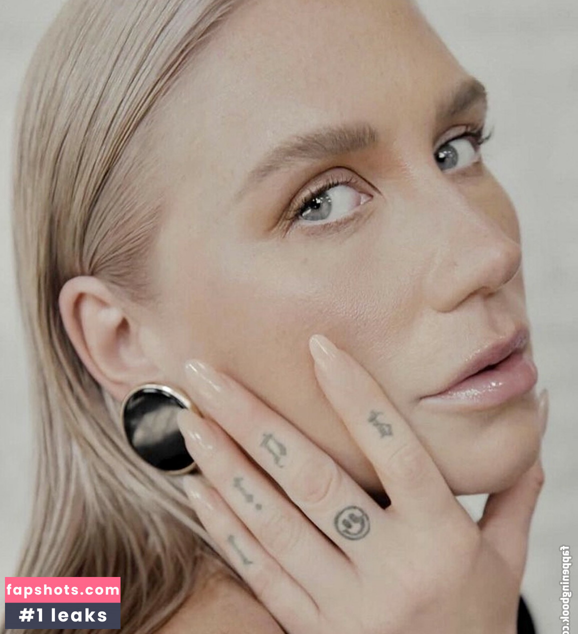 KeshaRose gallery photo #101