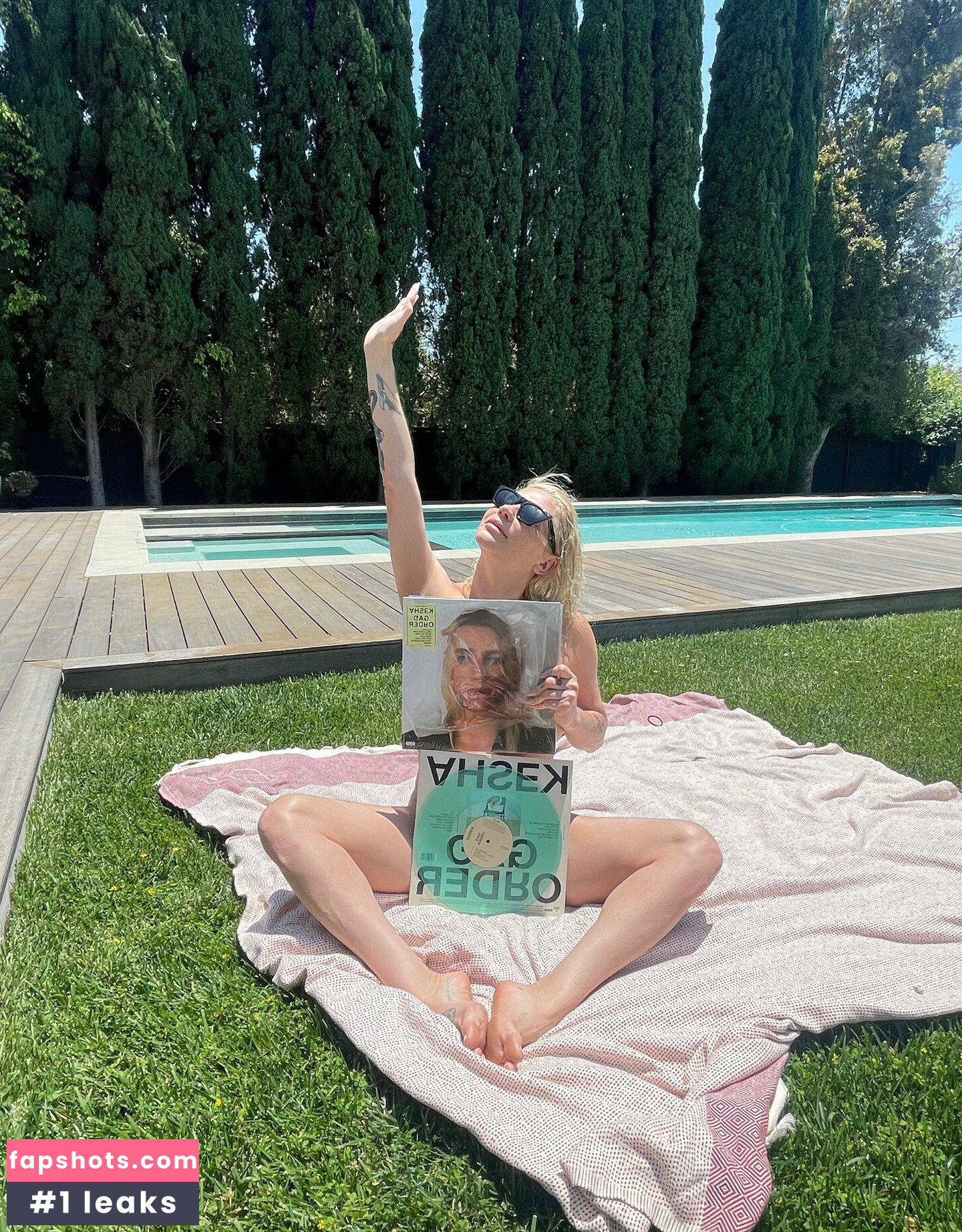 KeshaRose gallery photo #125