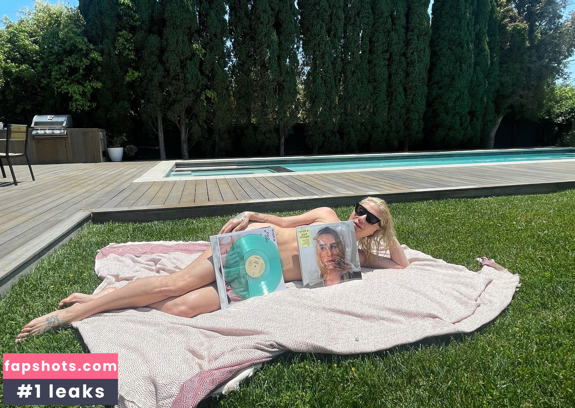 KeshaRose gallery photo #126