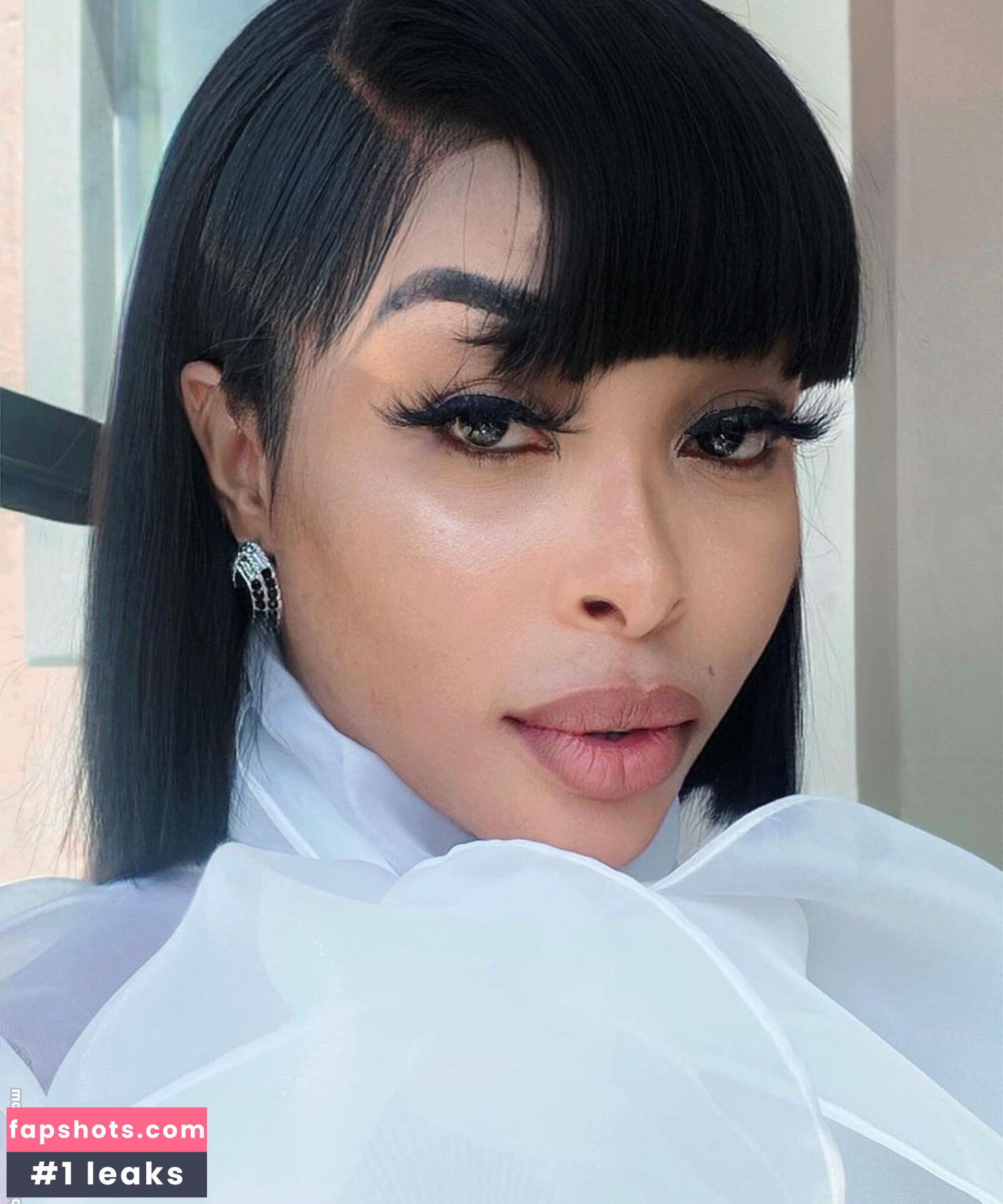 Khanyi Mbau gallery photo #4