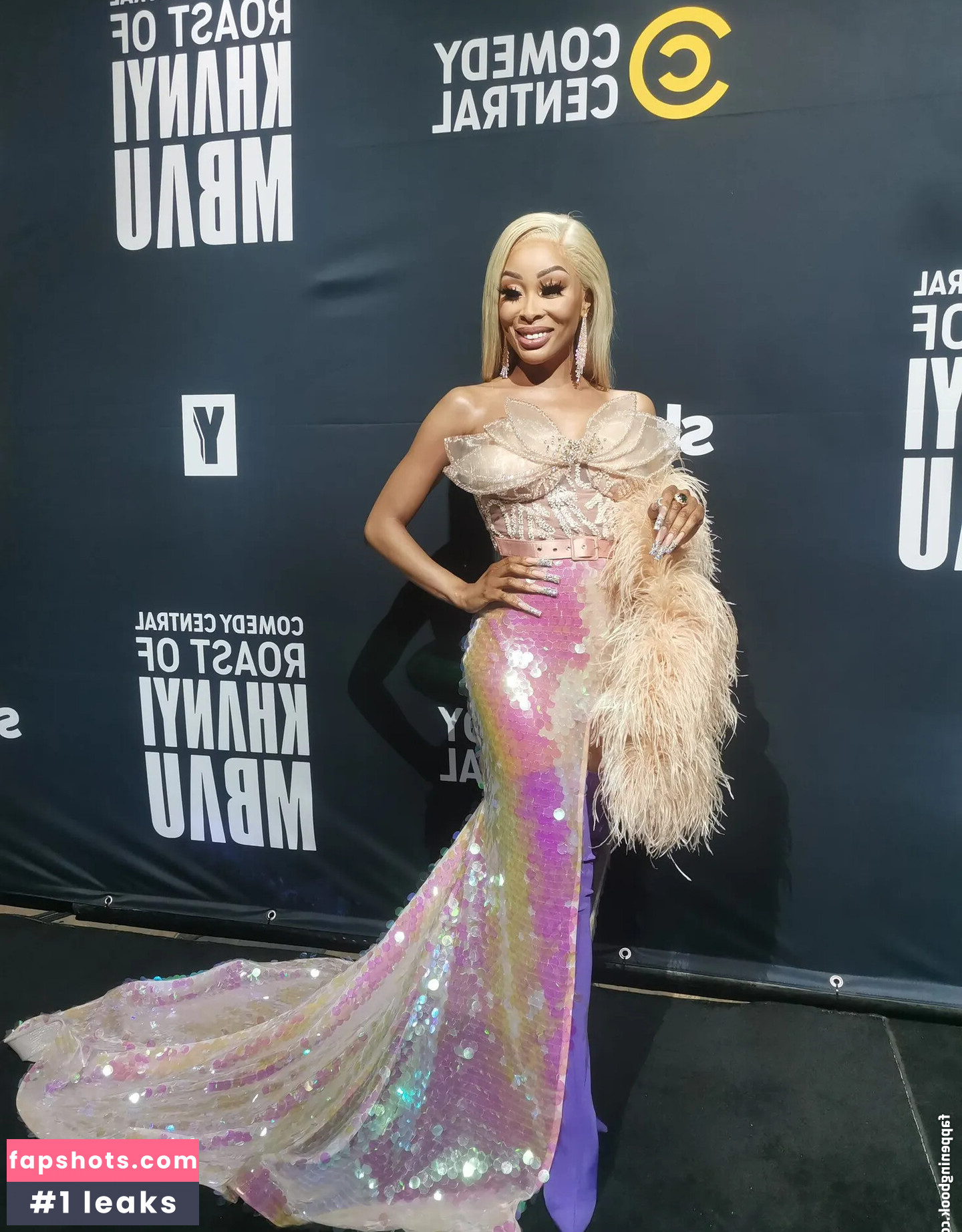 Khanyi Mbau gallery photo #7