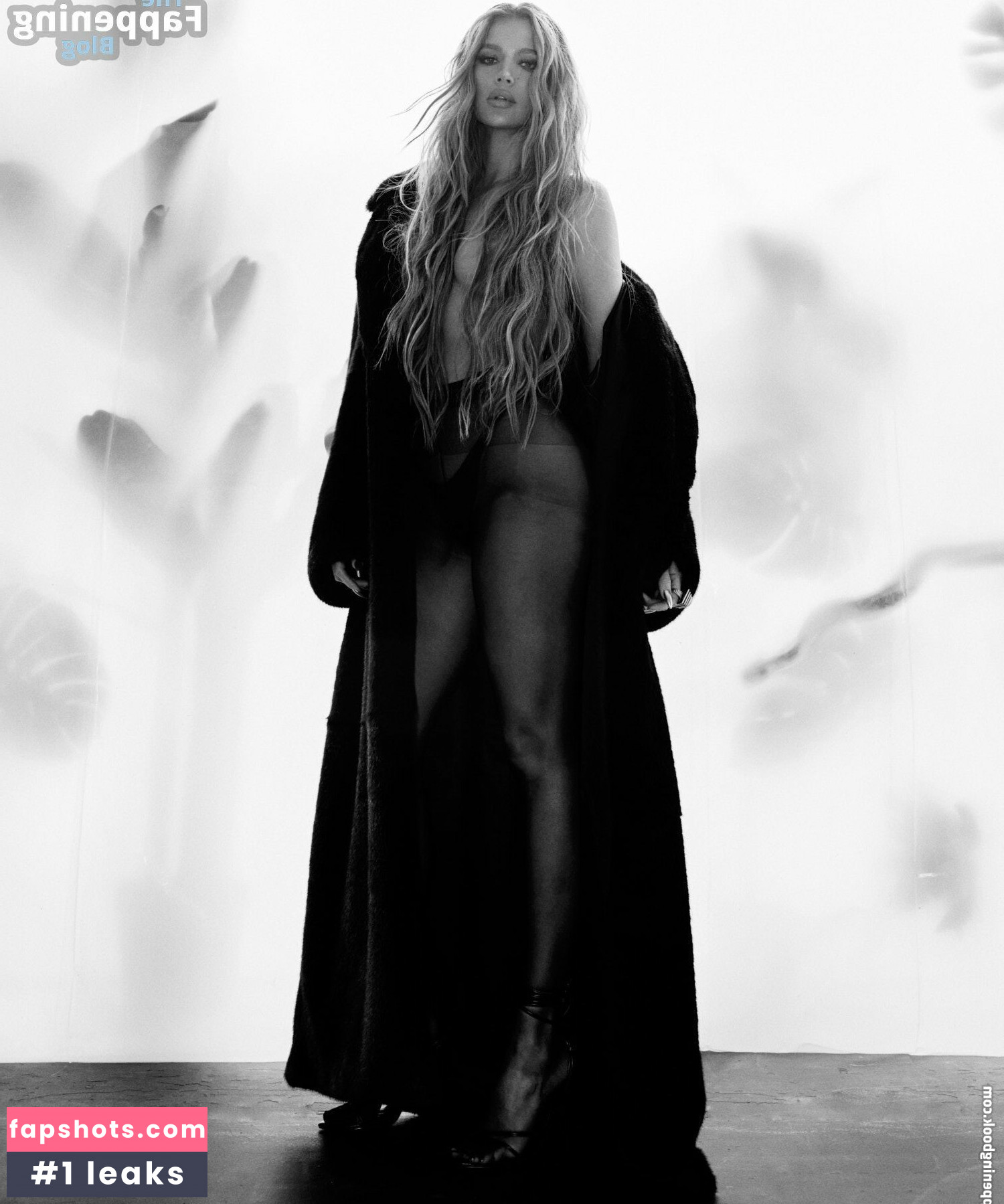 Khloe Kardashian gallery photo #148