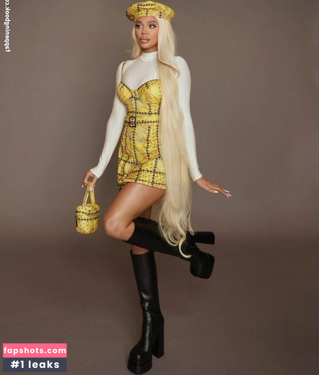 Khloe Kardashian gallery photo #242