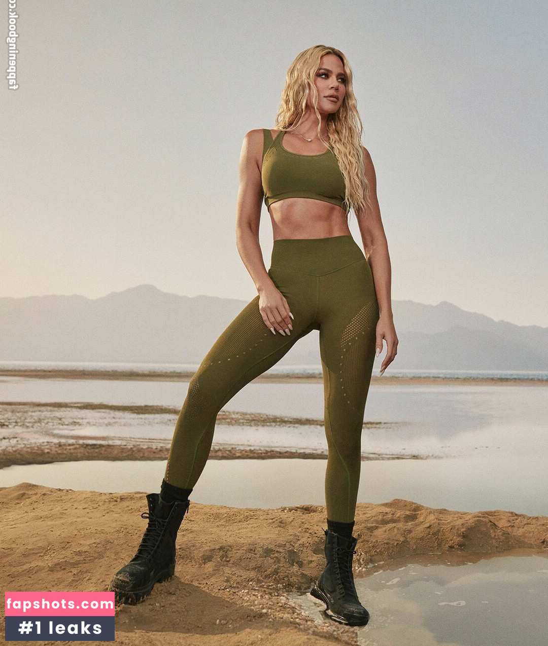 Khloe Kardashian gallery photo #245