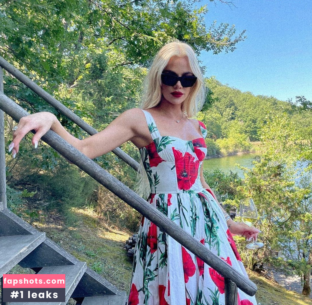 Khloe Kardashian gallery photo #280