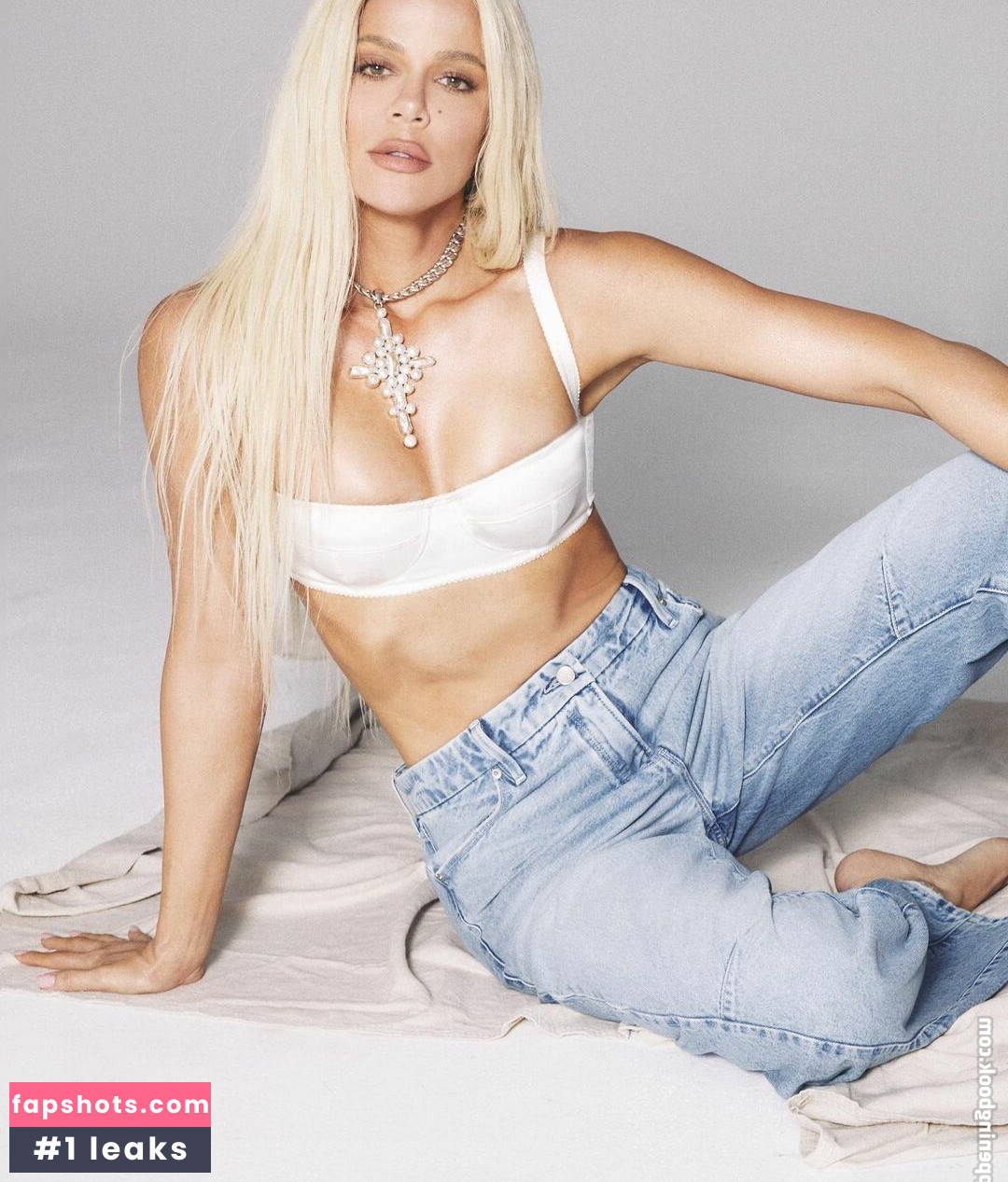 Khloe Kardashian gallery photo #300