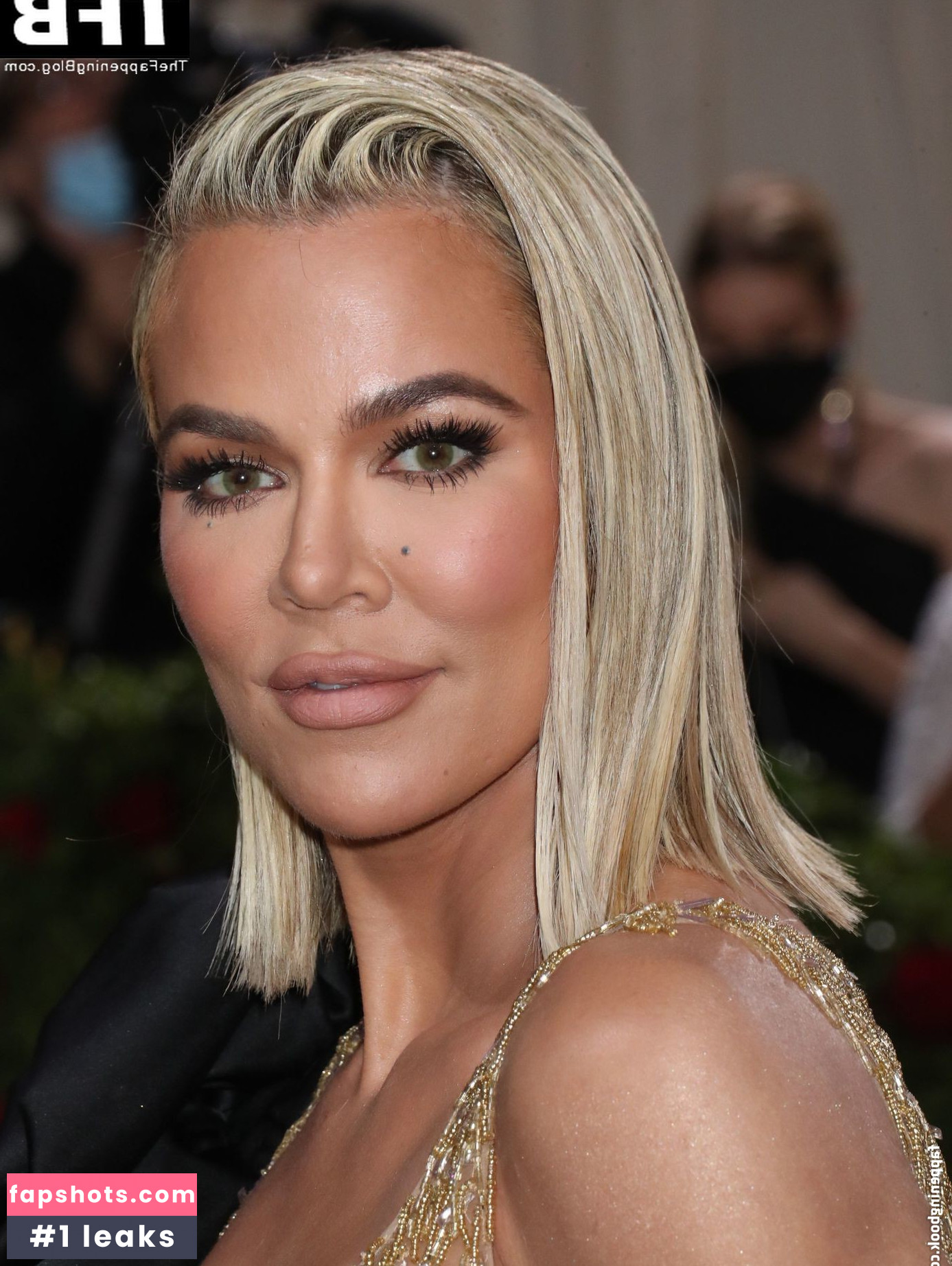 Khloe Kardashian gallery photo #380