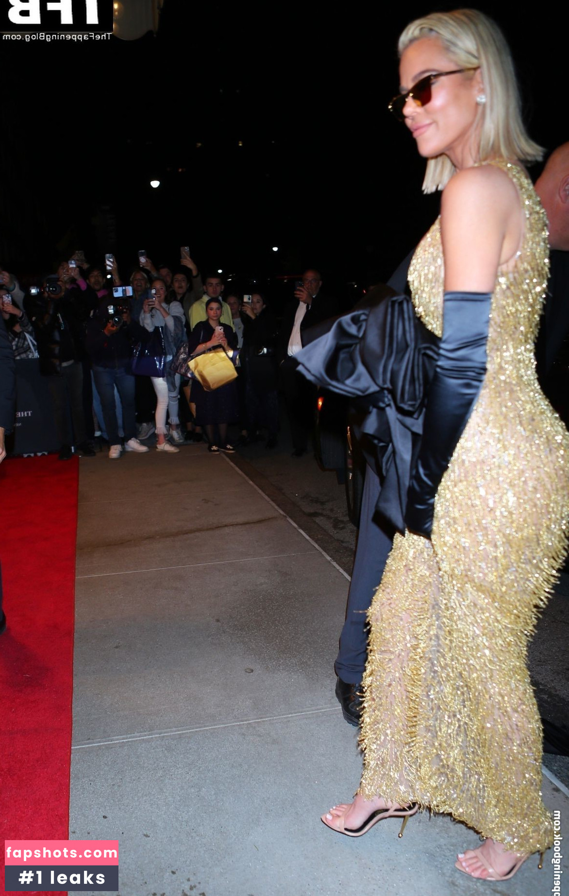 Khloe Kardashian gallery photo #385