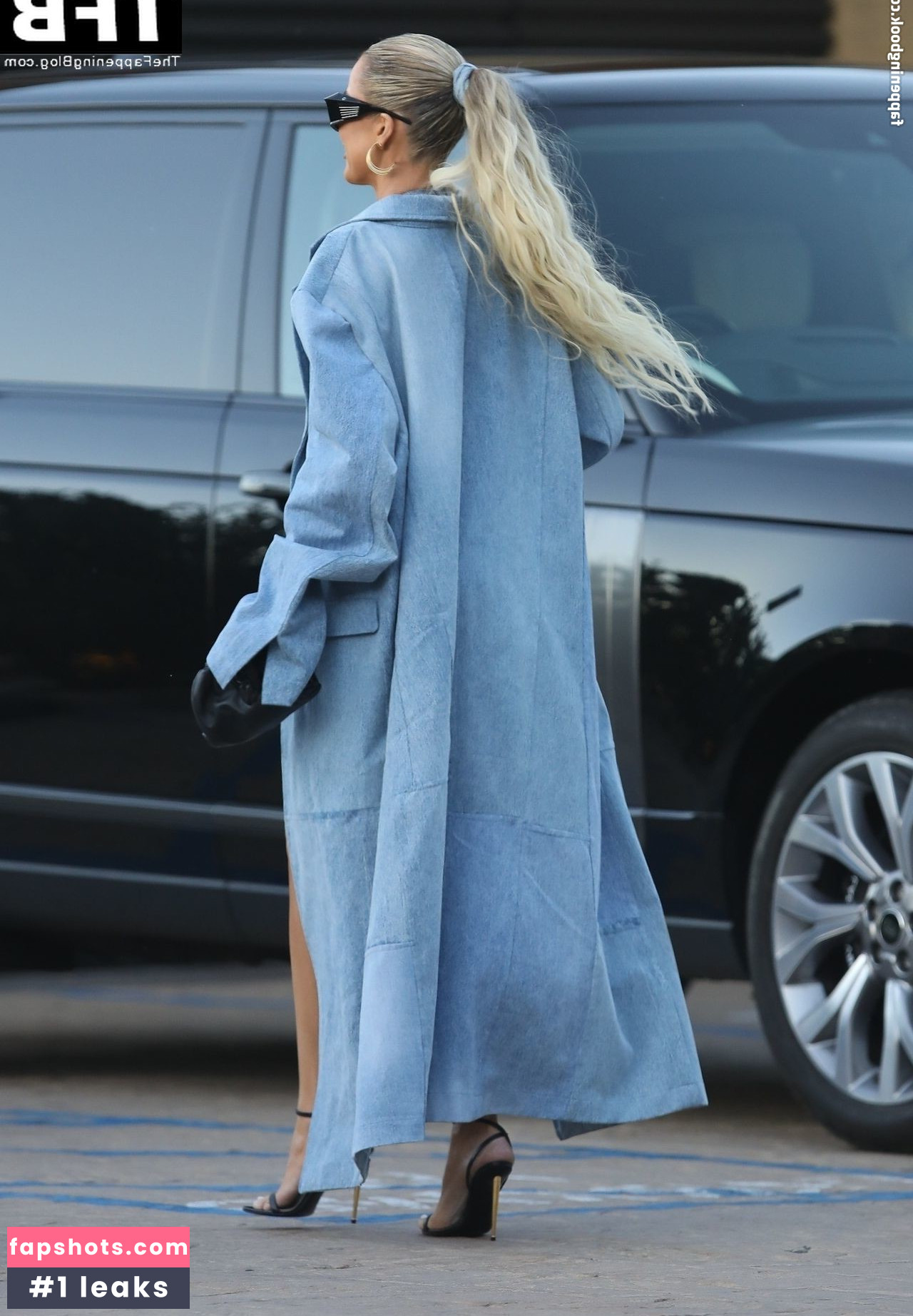 Khloe Kardashian gallery photo #400