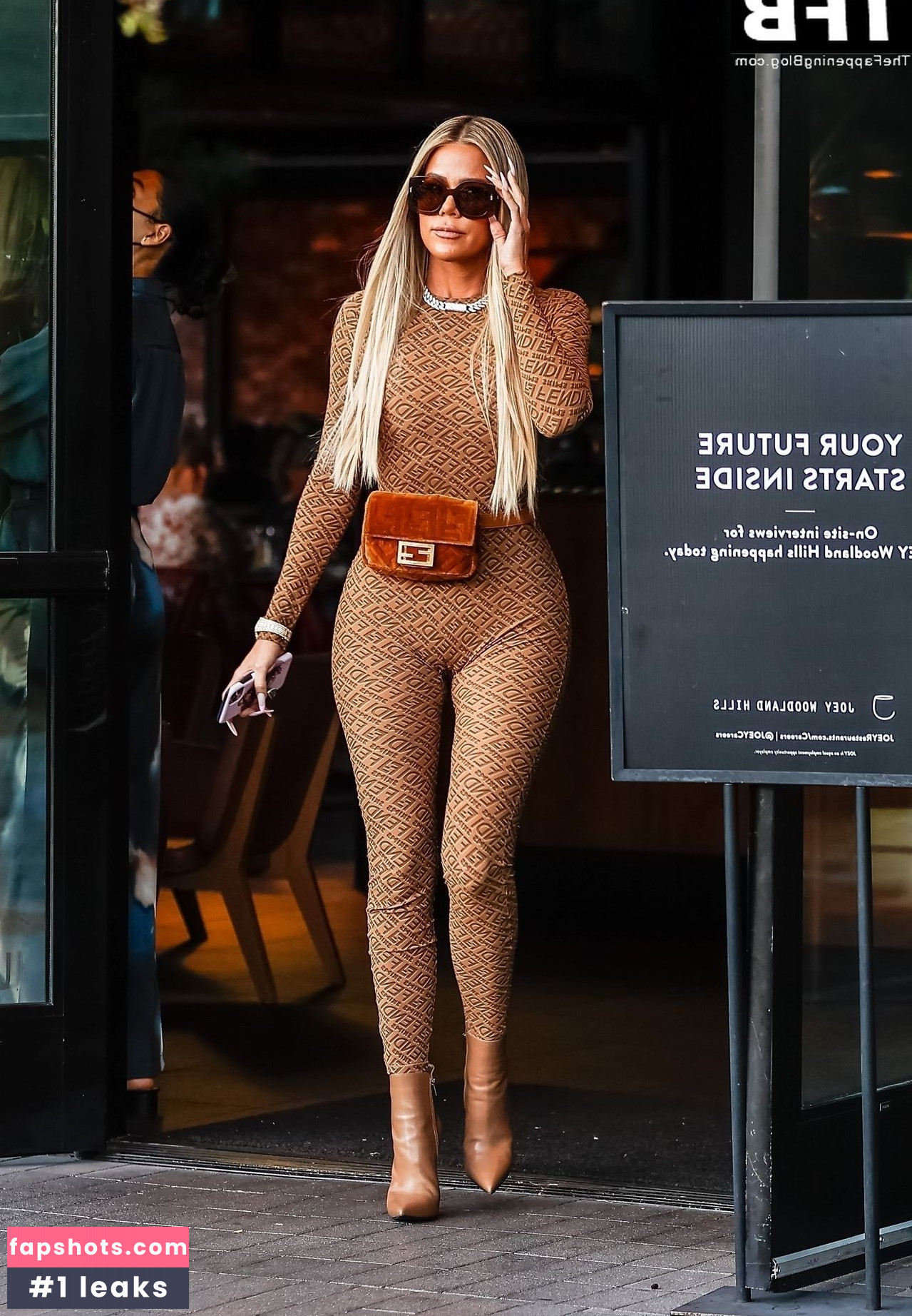 Khloe Kardashian gallery photo #427