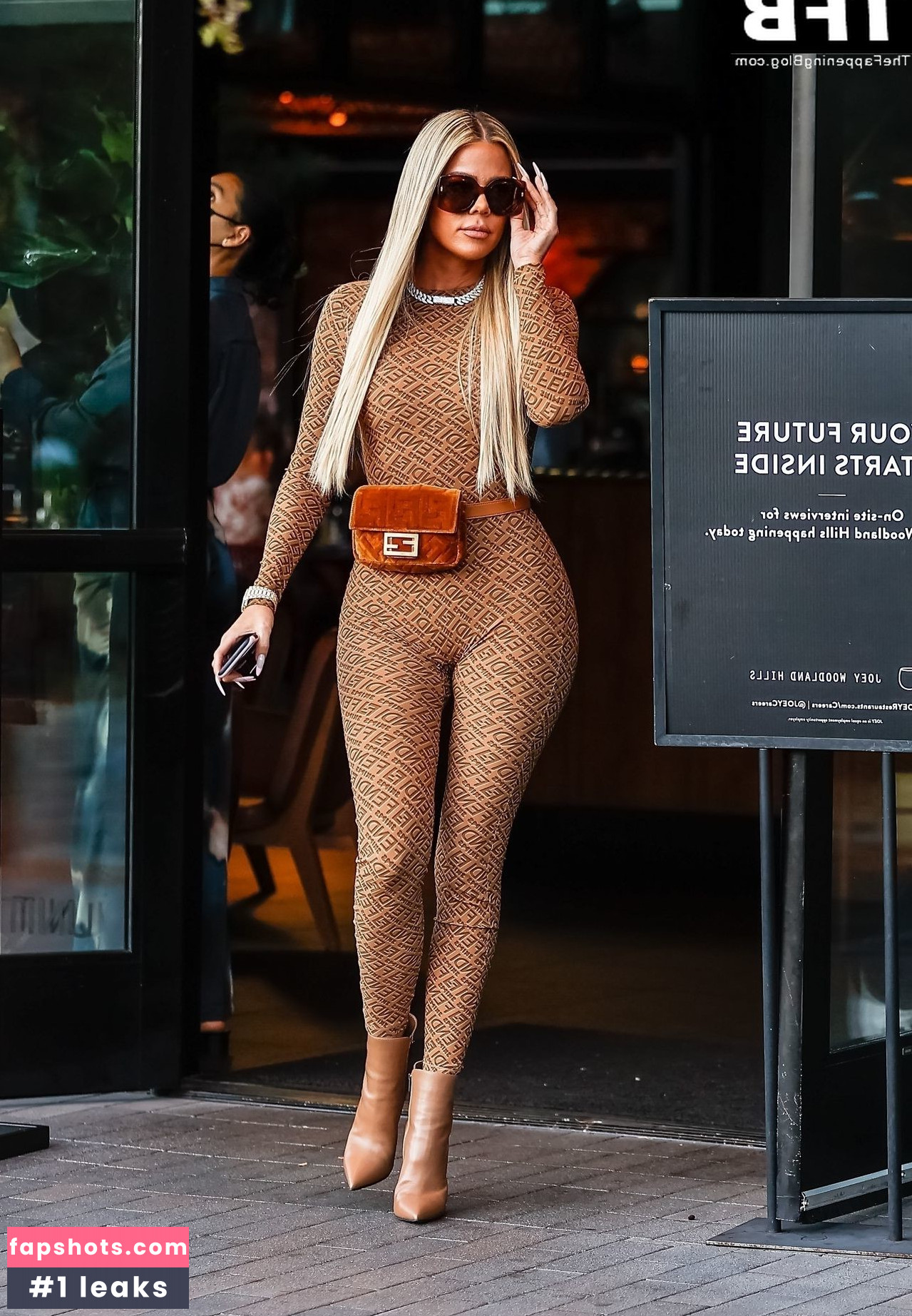 Khloe Kardashian gallery photo #428