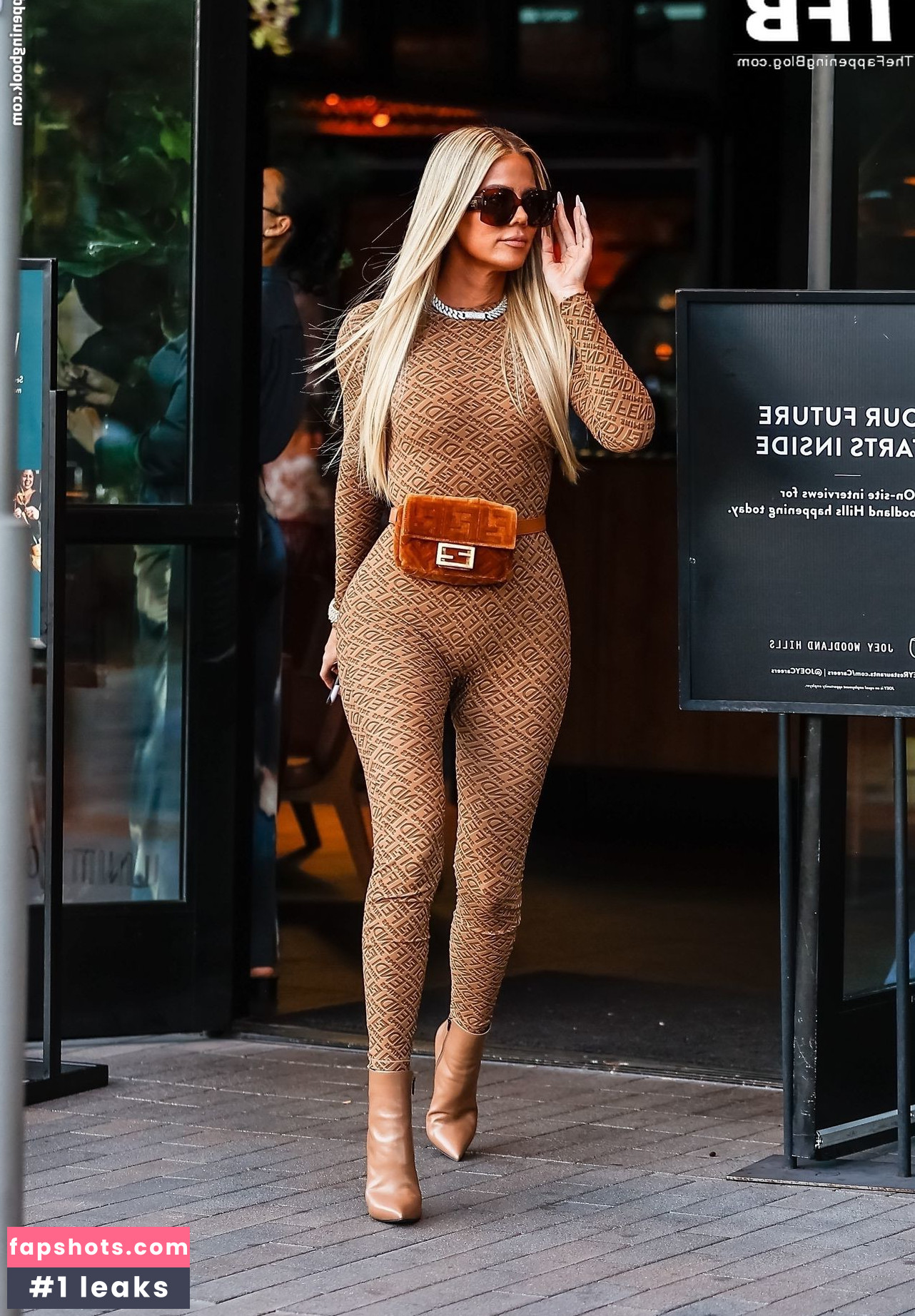 Khloe Kardashian gallery photo #430