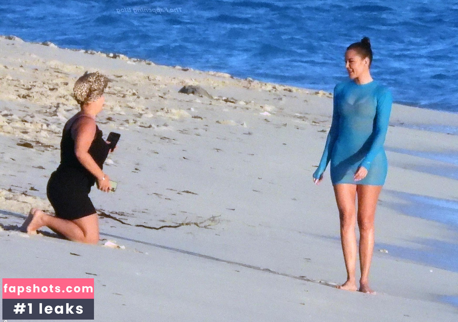 Khloe Kardashian gallery photo #455