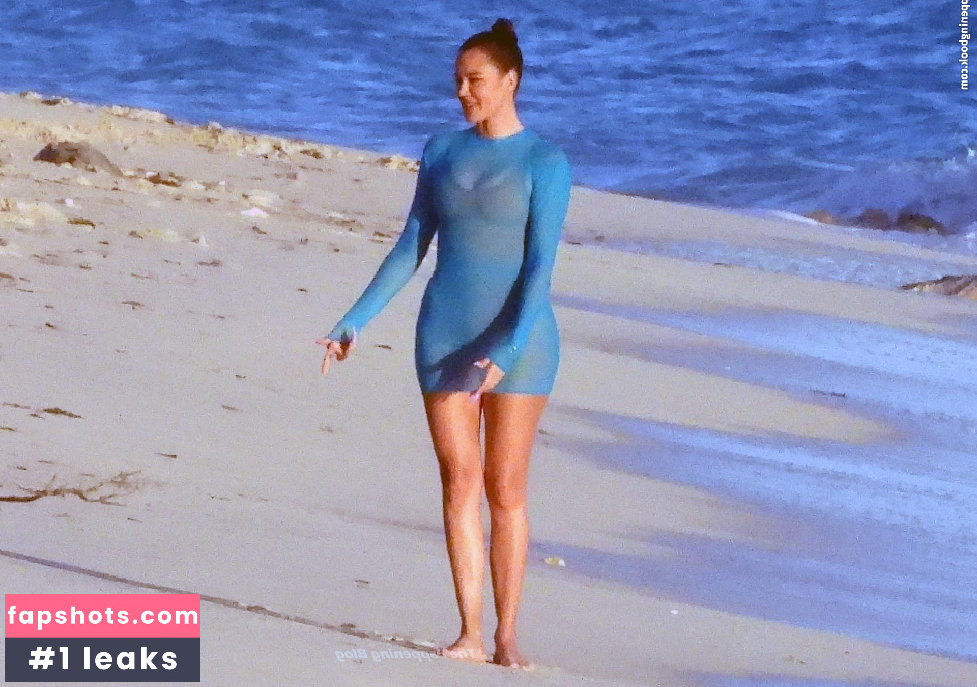 Khloe Kardashian gallery photo #456