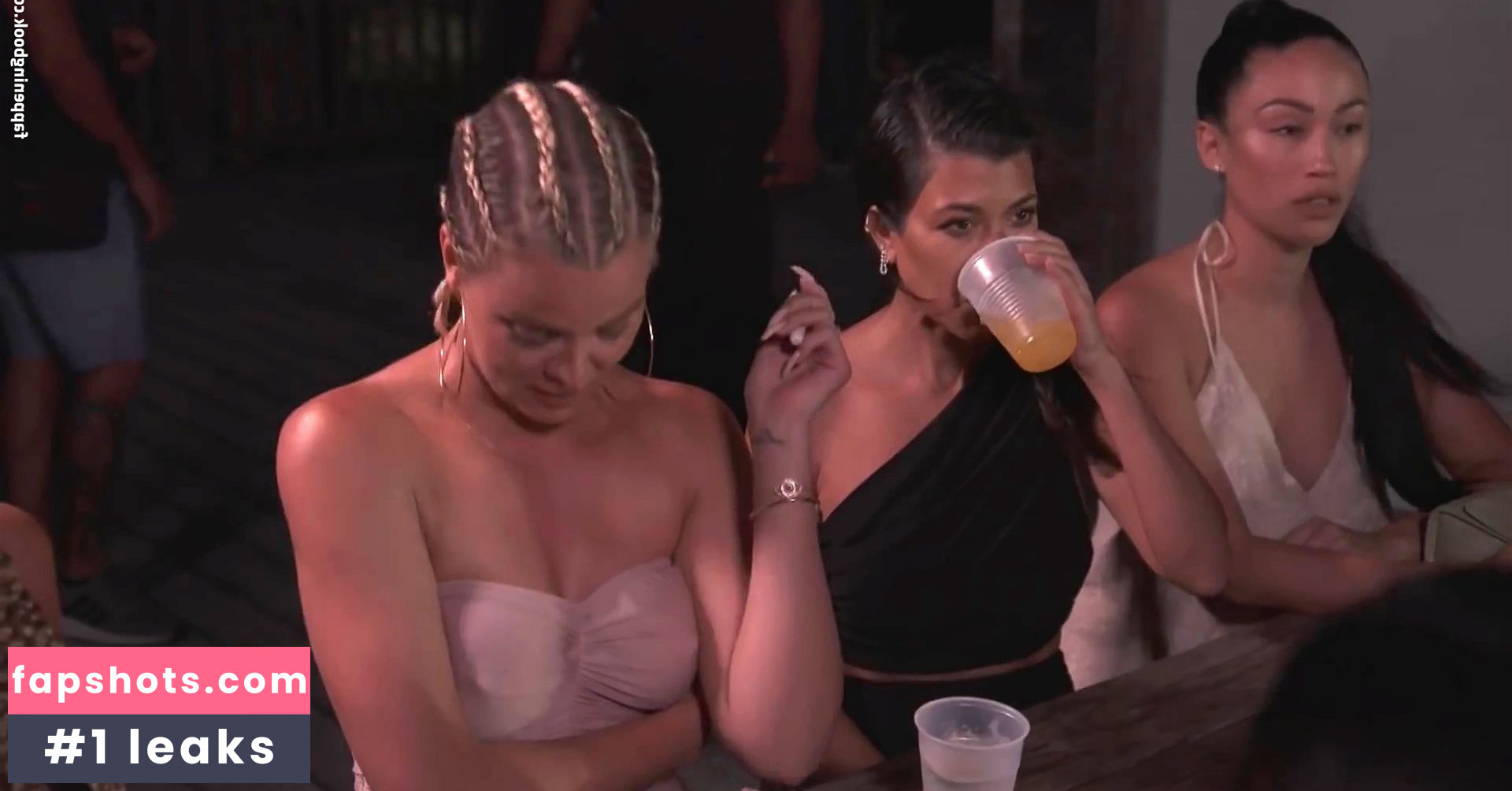 Khloe Kardashian gallery photo #497