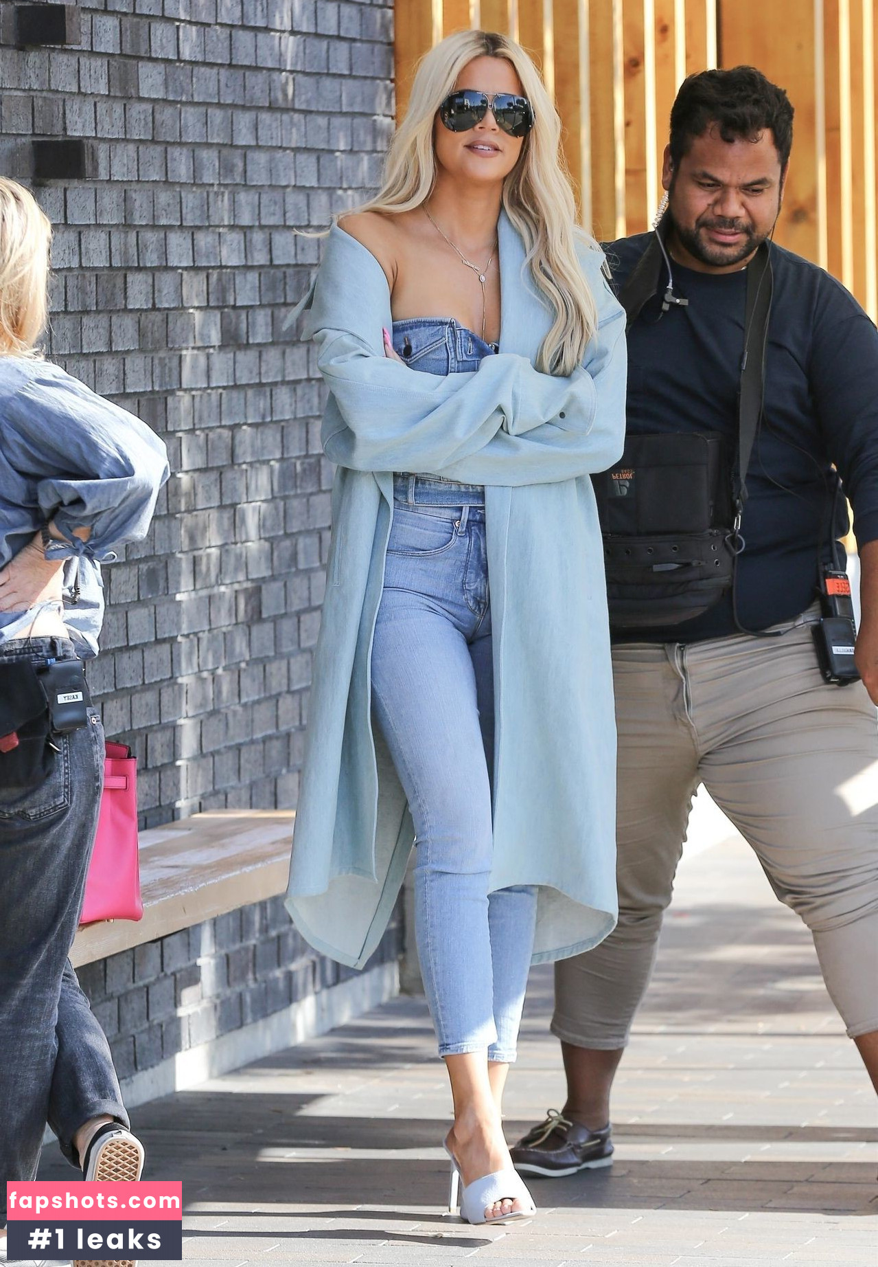 Khloe Kardashian gallery photo #507