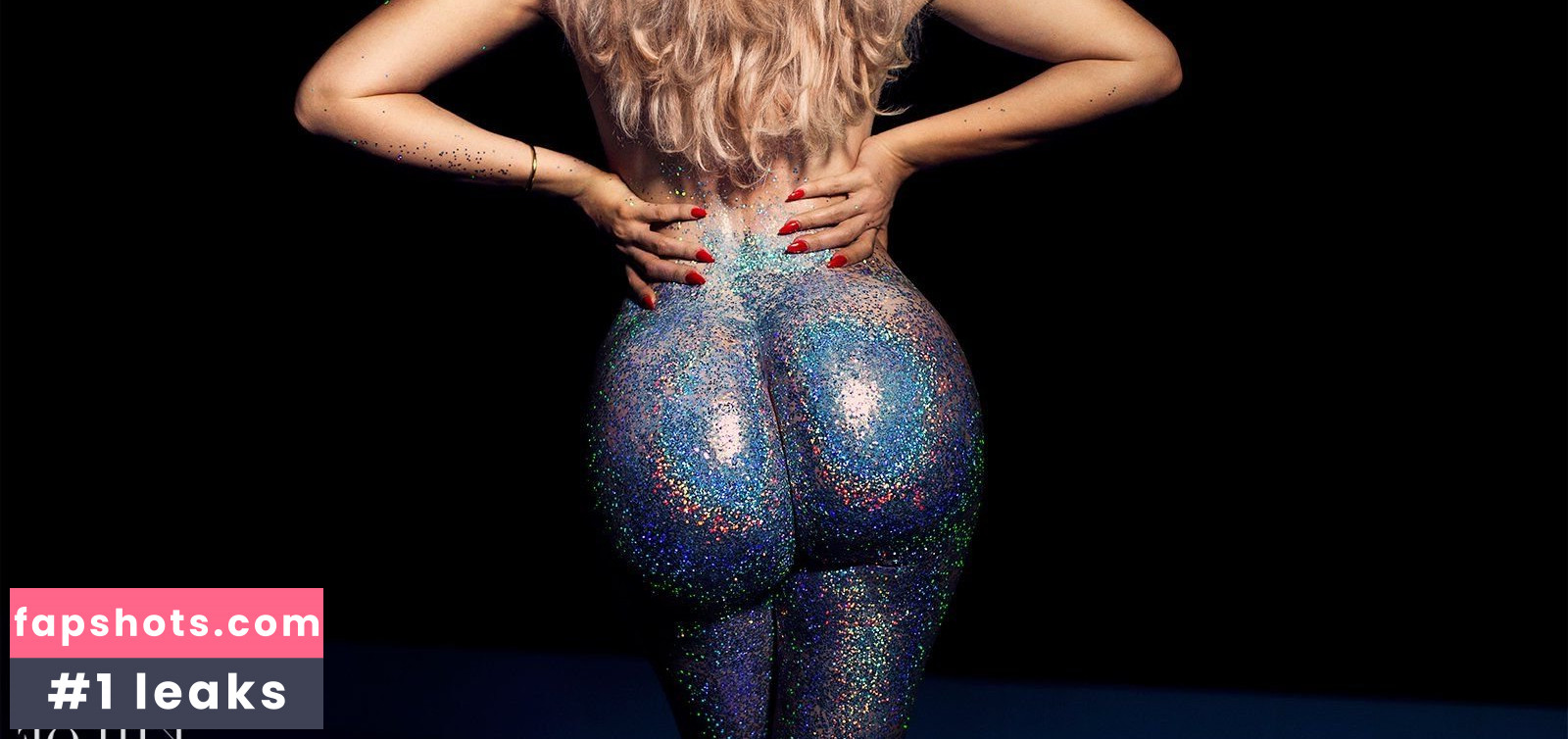 Khloe Kardashian gallery photo #553