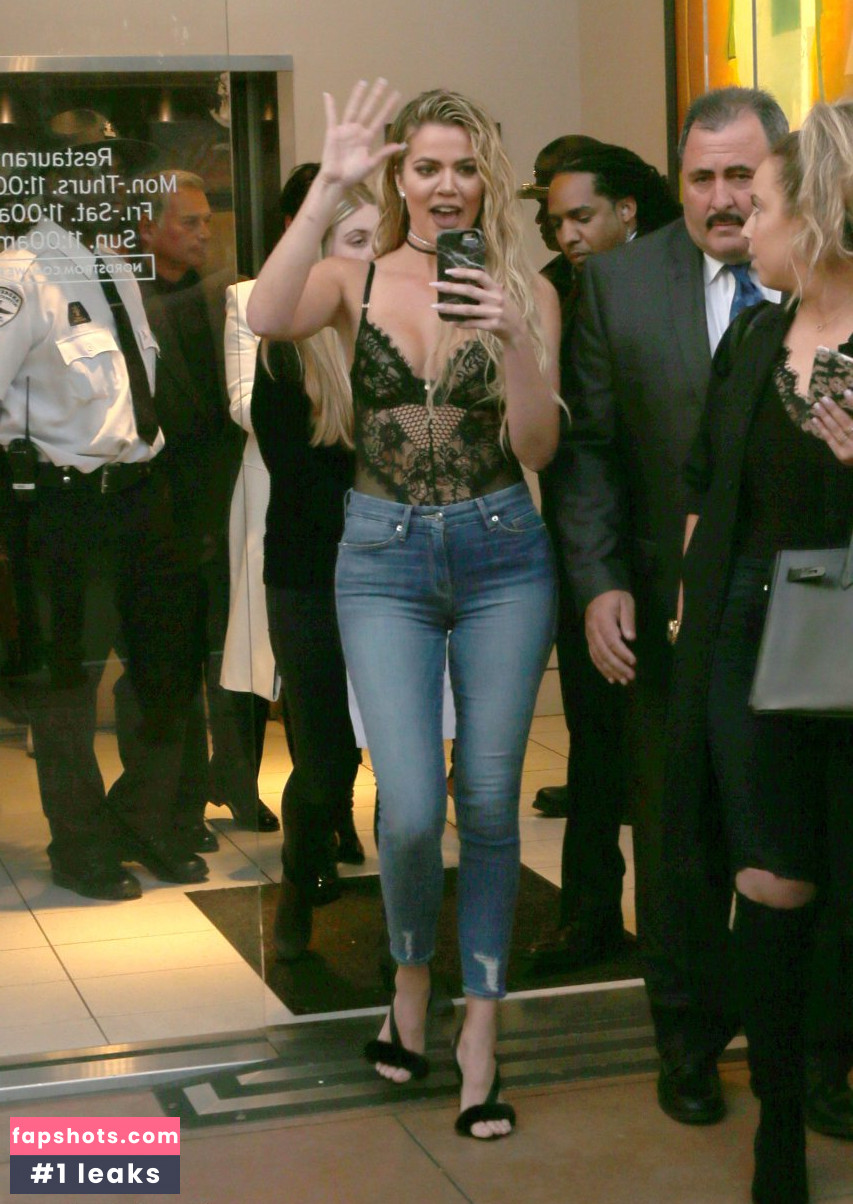Khloe Kardashian gallery photo #570