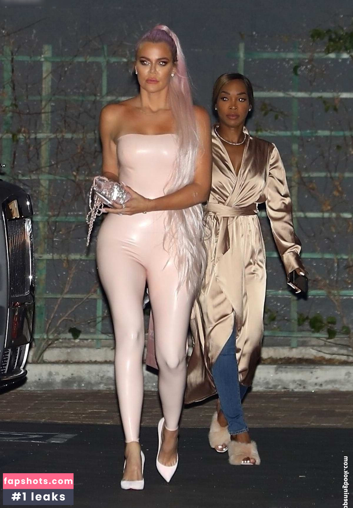 Khloe Kardashian gallery photo #62