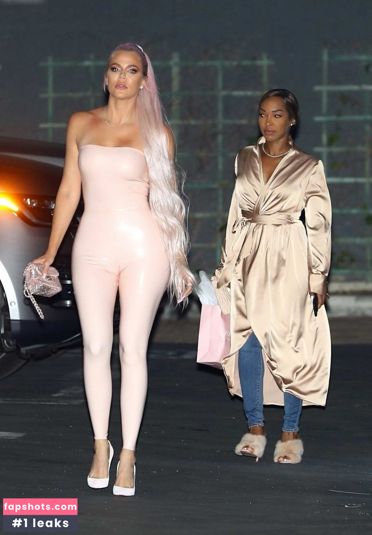 Khloe Kardashian gallery photo #64