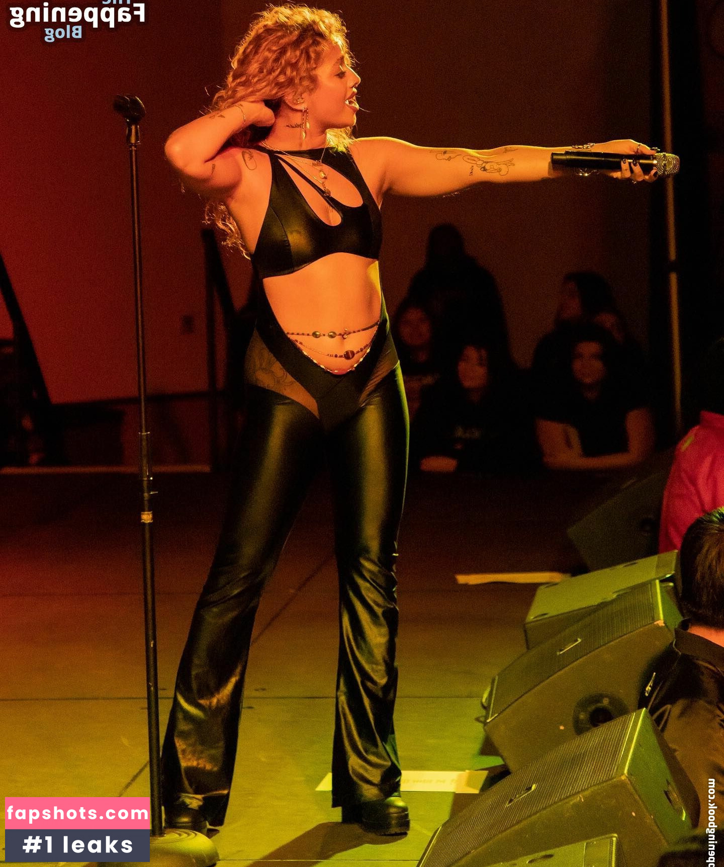 Kiana Ledé gallery photo #2