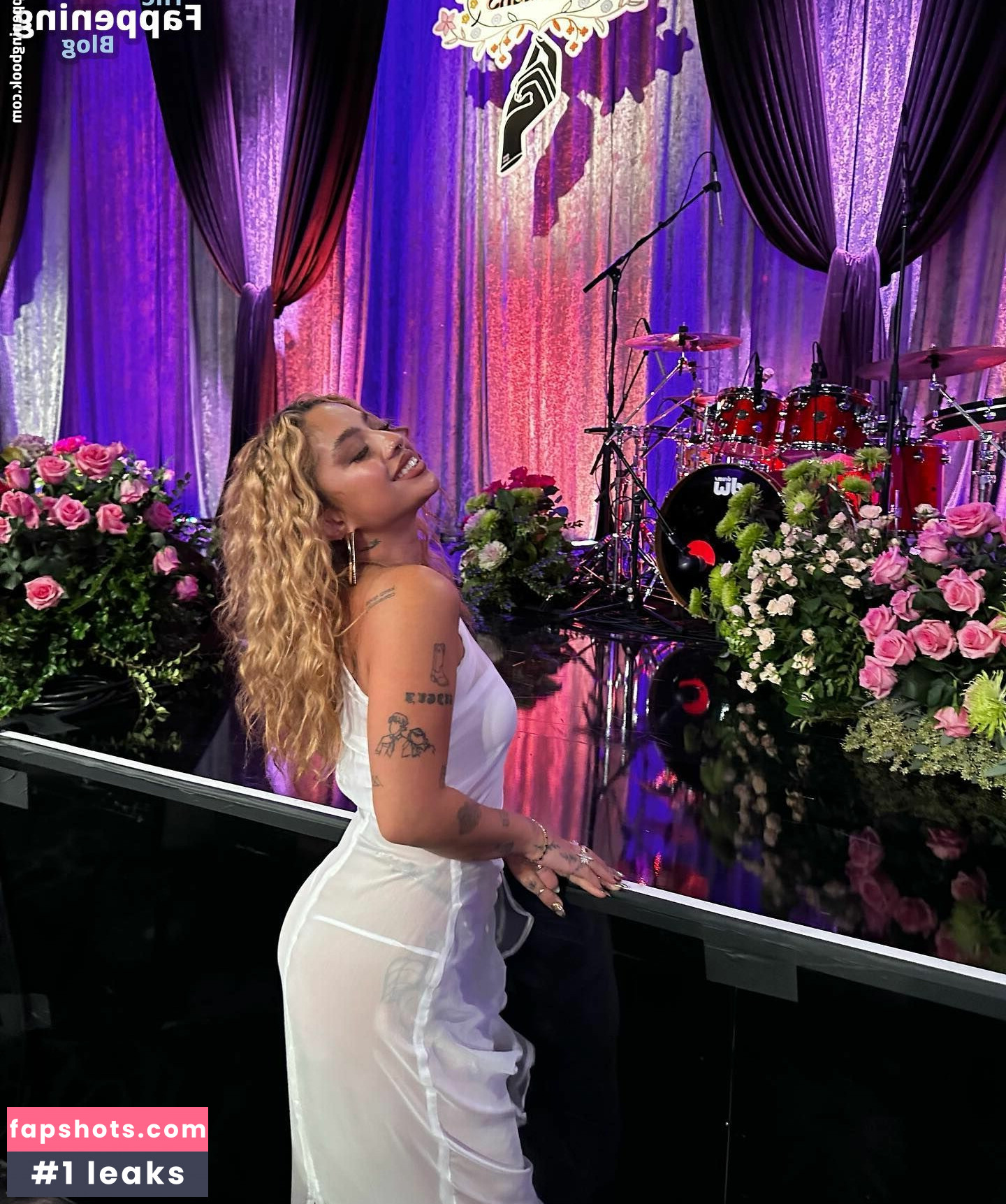 Kiana Ledé gallery photo #12