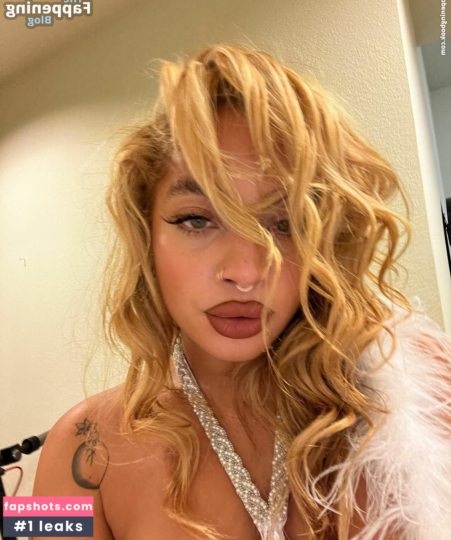 Kiana Ledé gallery photo #15