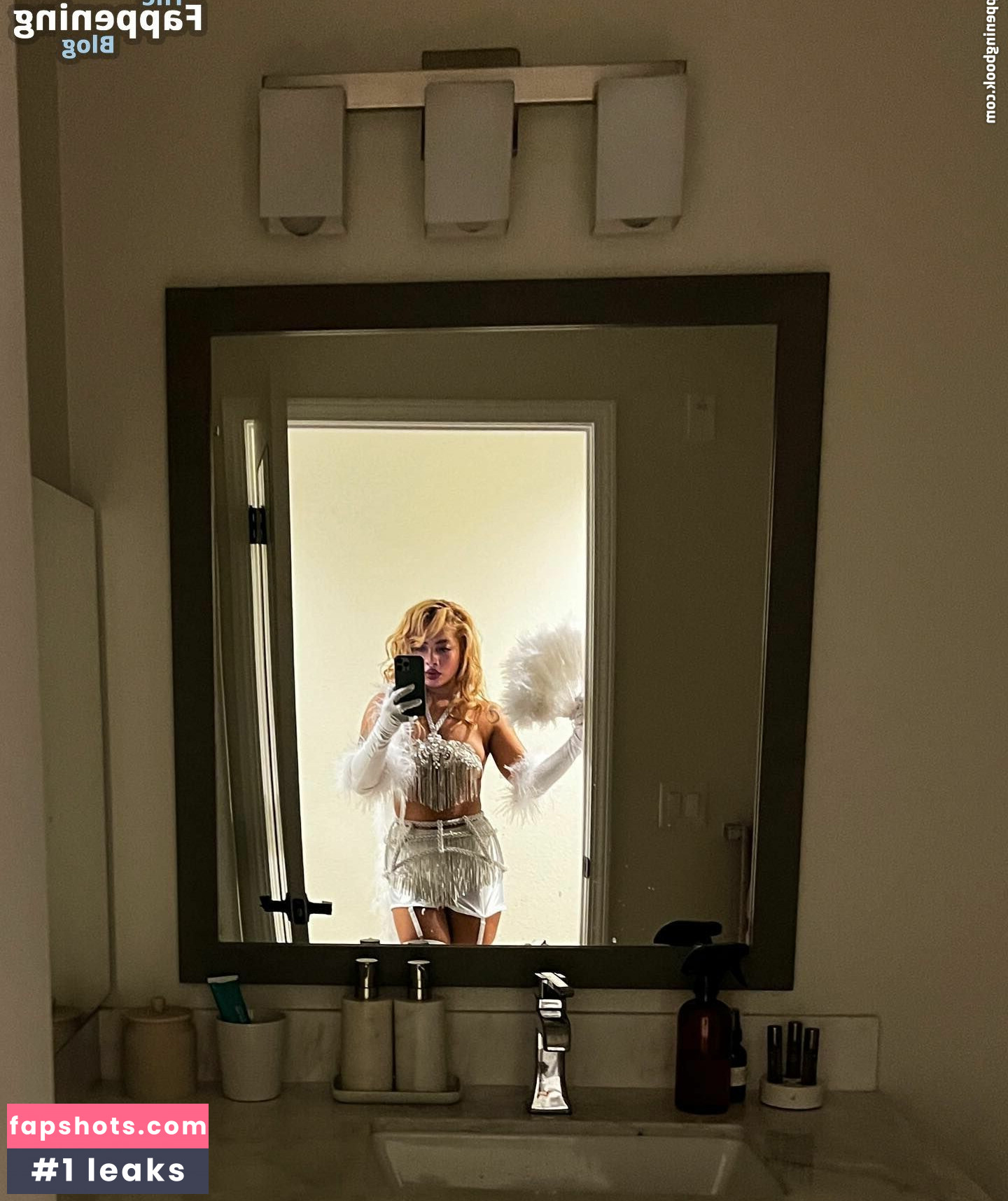 Kiana Ledé gallery photo #16