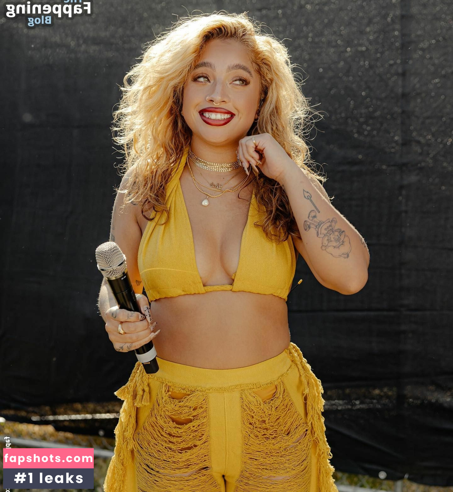 Kiana Ledé gallery photo #30