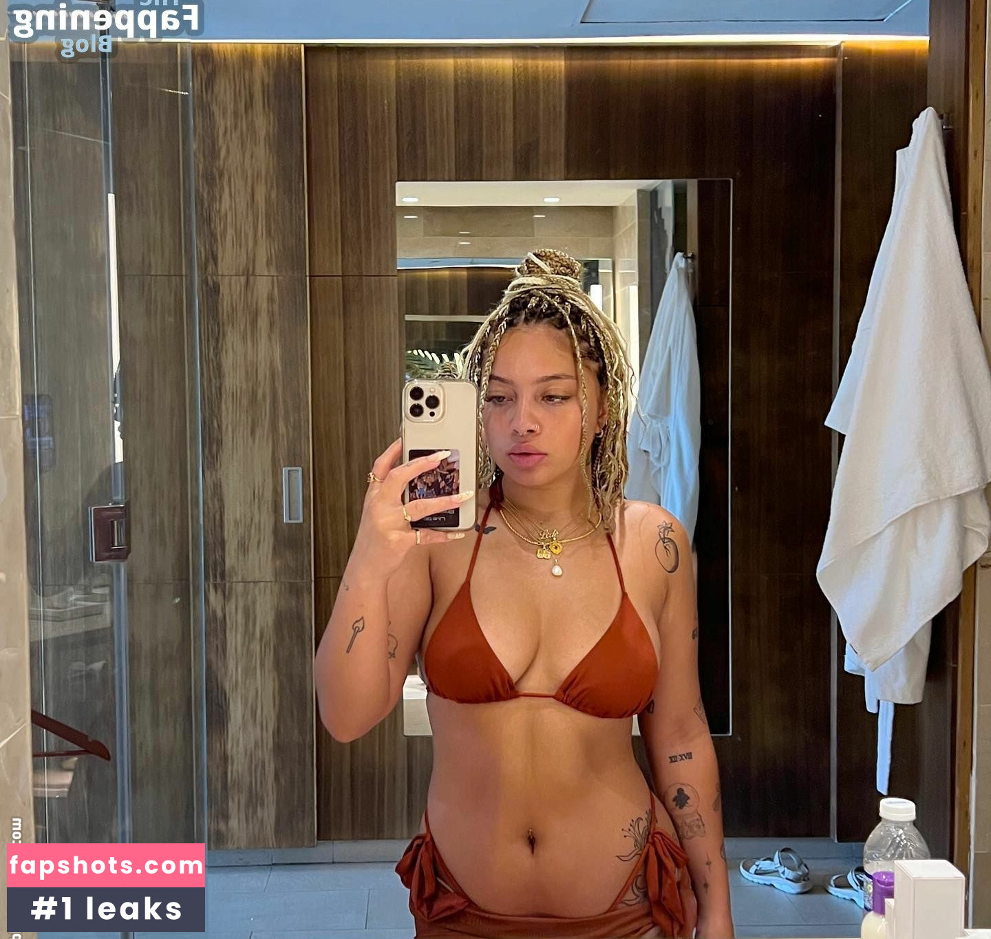 Kiana Ledé gallery photo #31