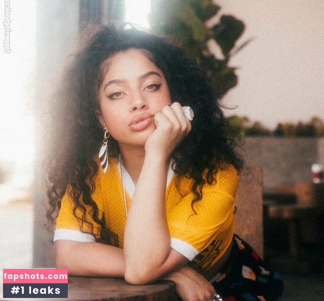 Kiana Ledé gallery photo #33