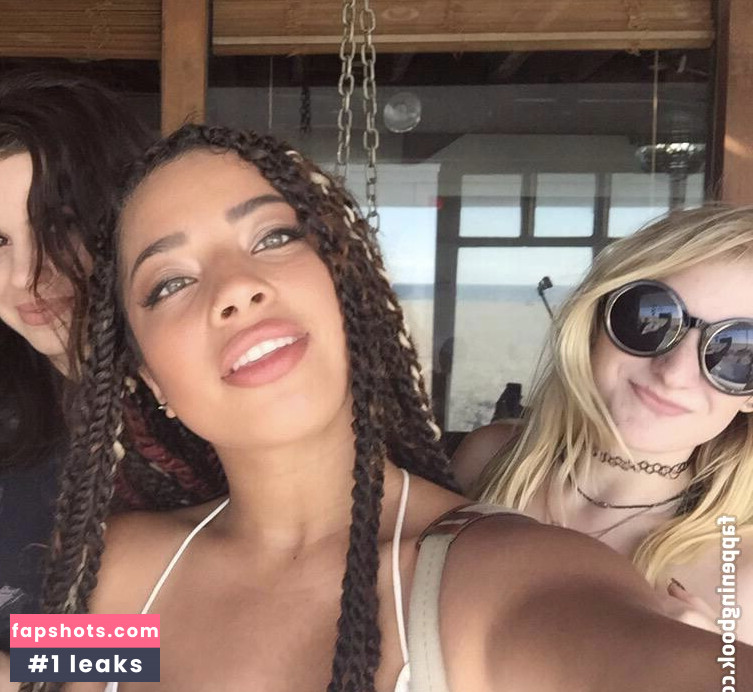 Kiana Ledé gallery photo #35