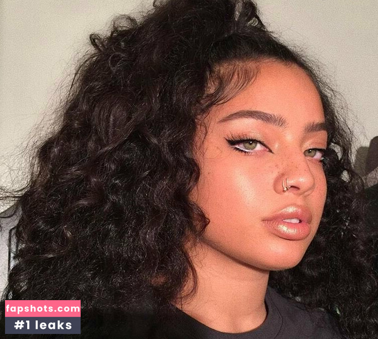 Kiana Ledé gallery photo #36