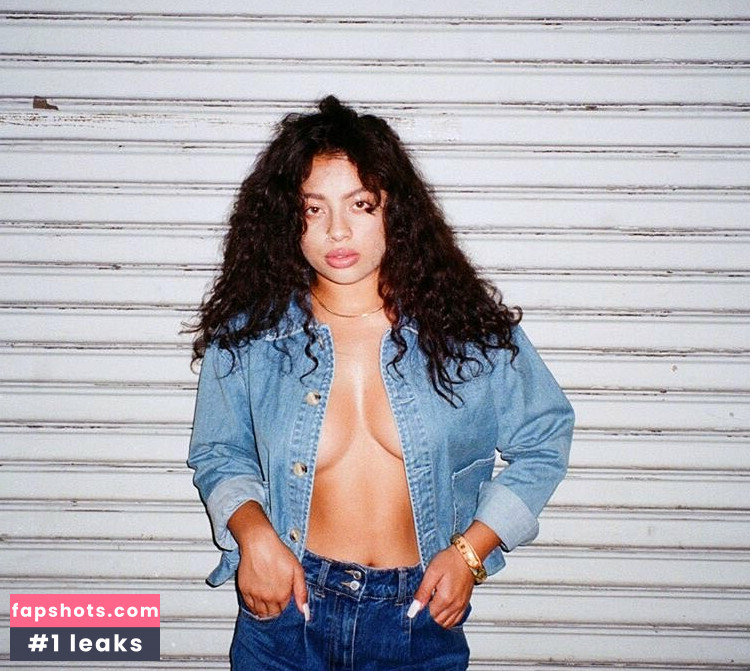 Kiana Ledé gallery photo #40